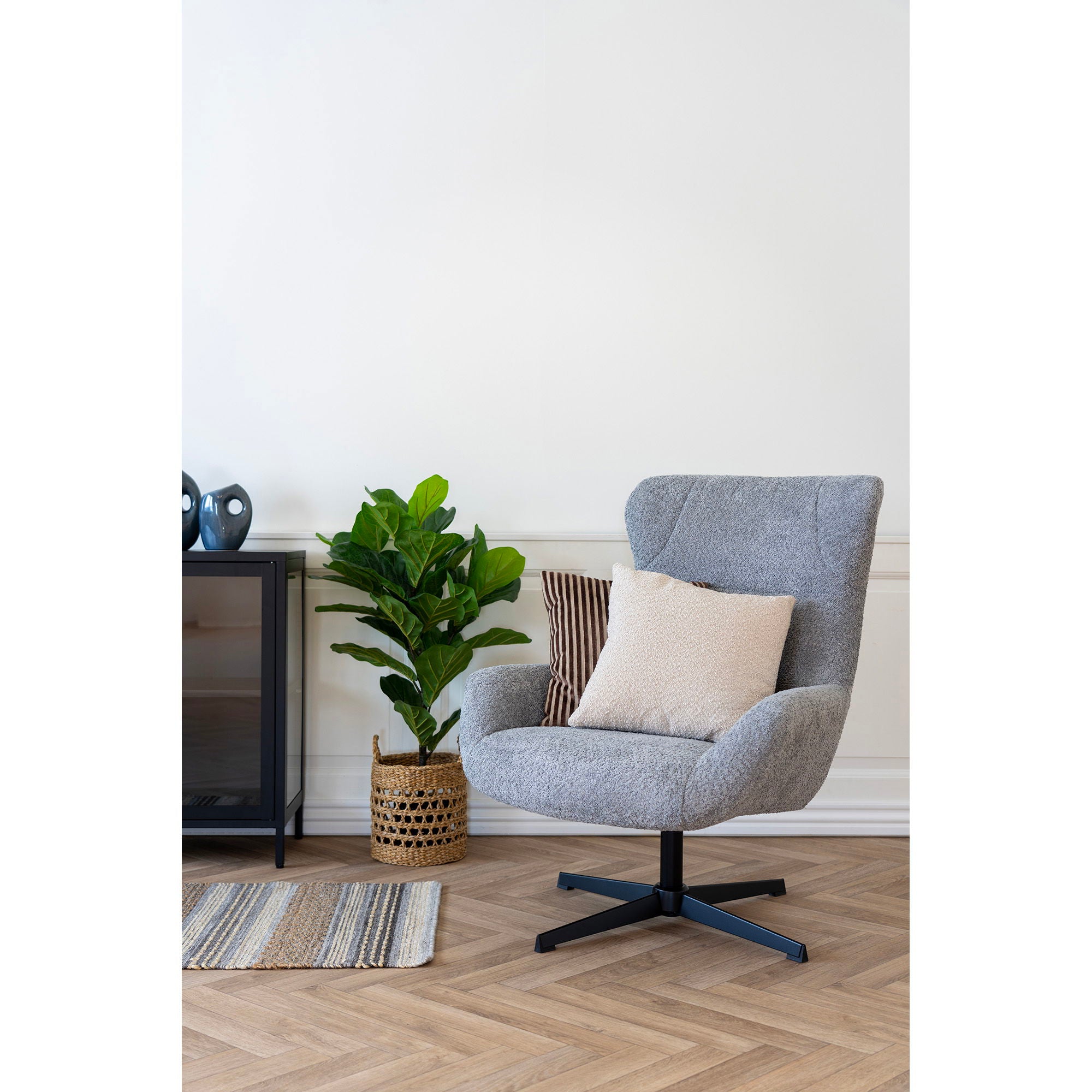 Bescia Lounge Chair with swivel function