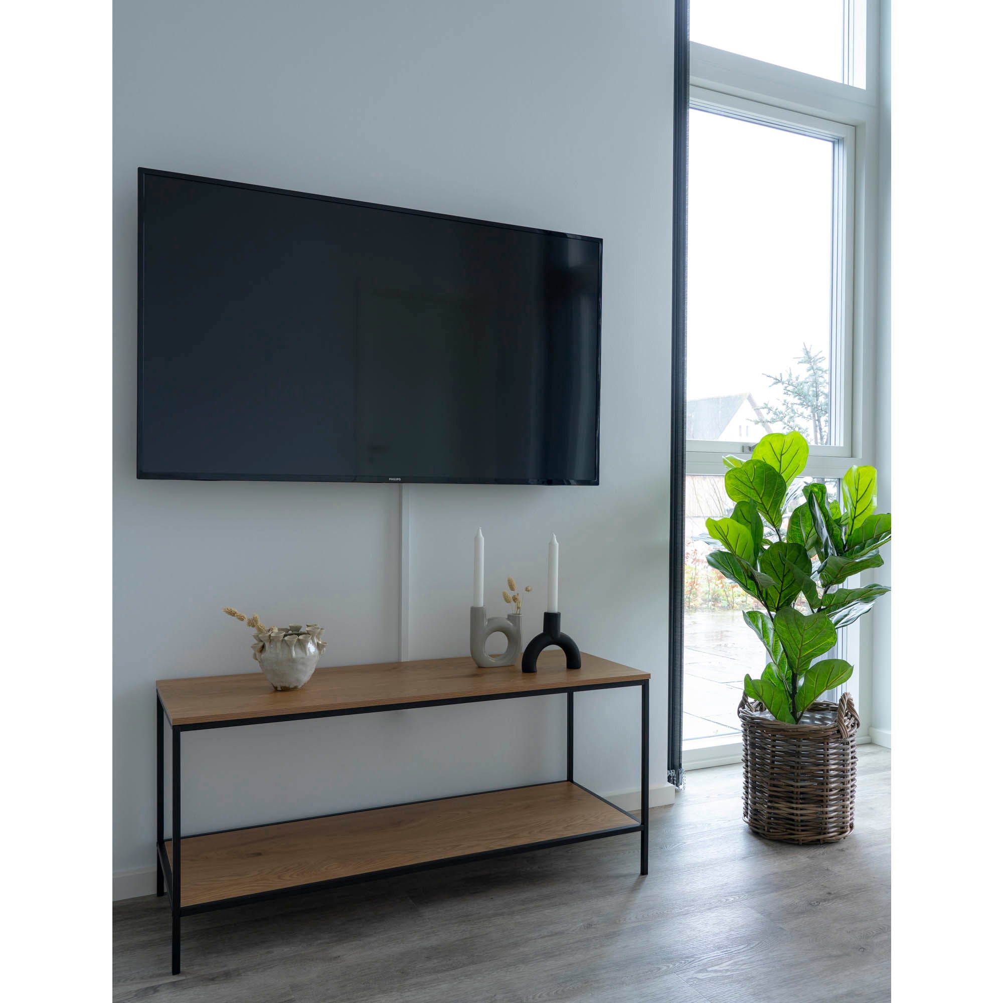 Vita TV stand