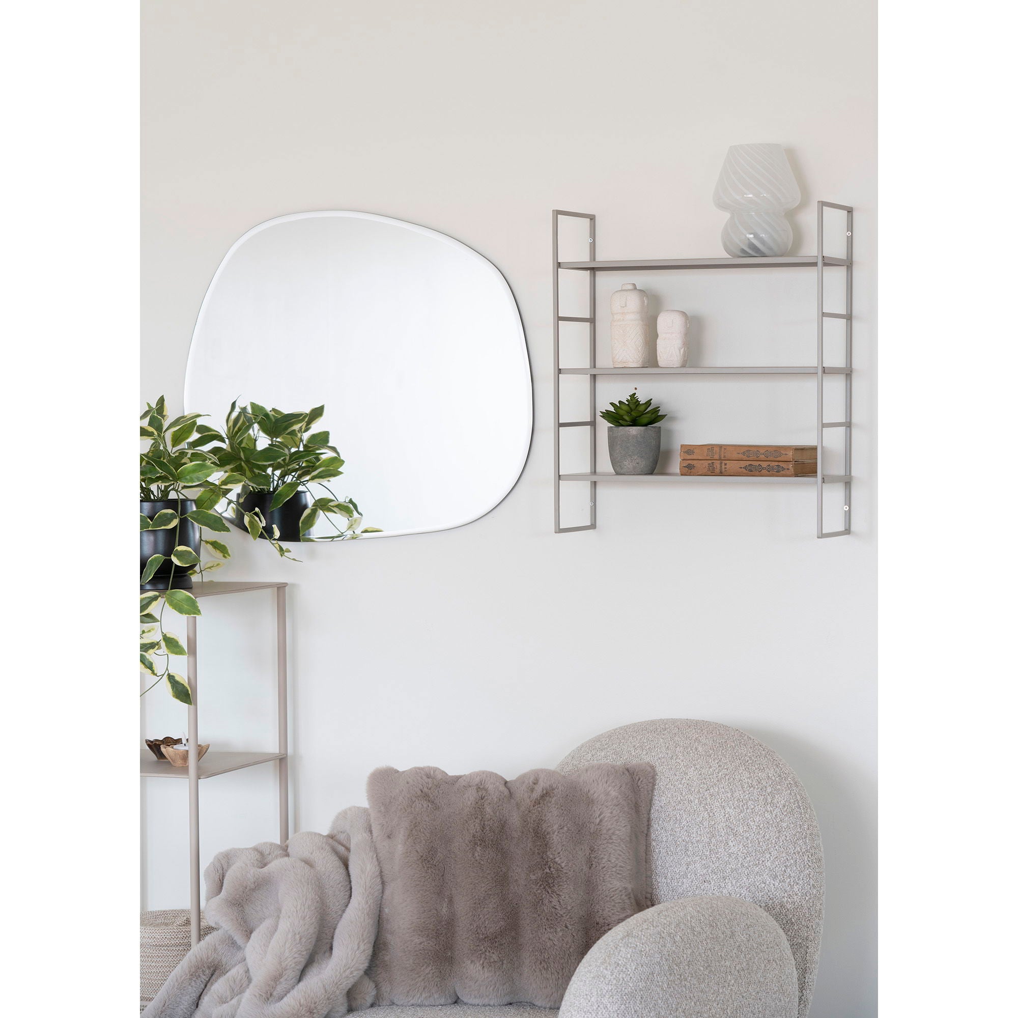 Beja Shelves