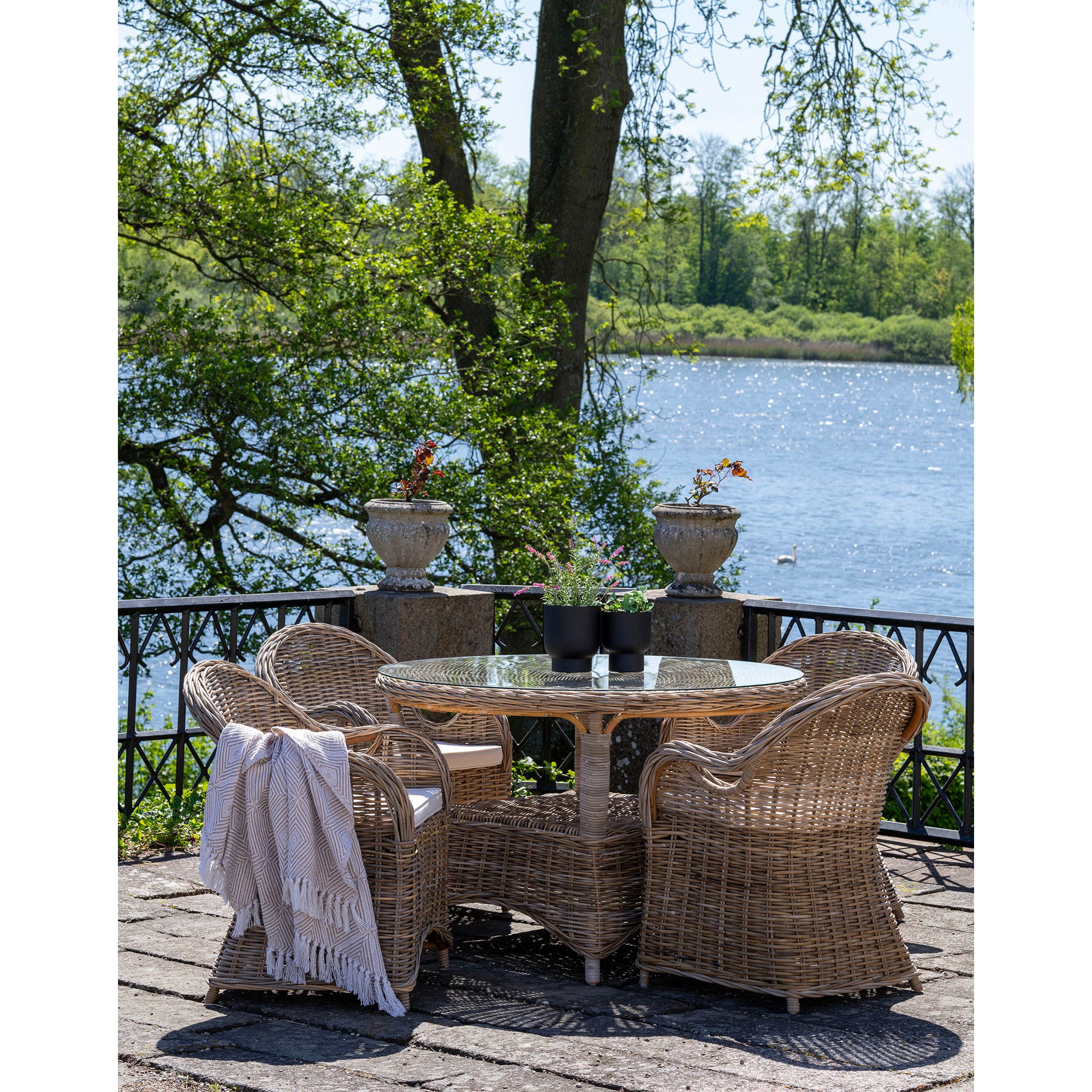 Larisa Dining Table