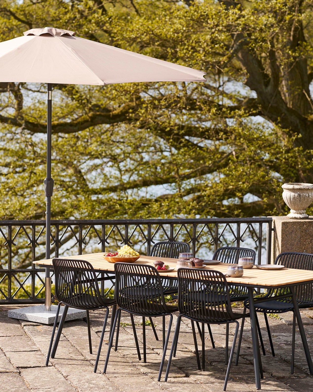 Cleveland Dining Table