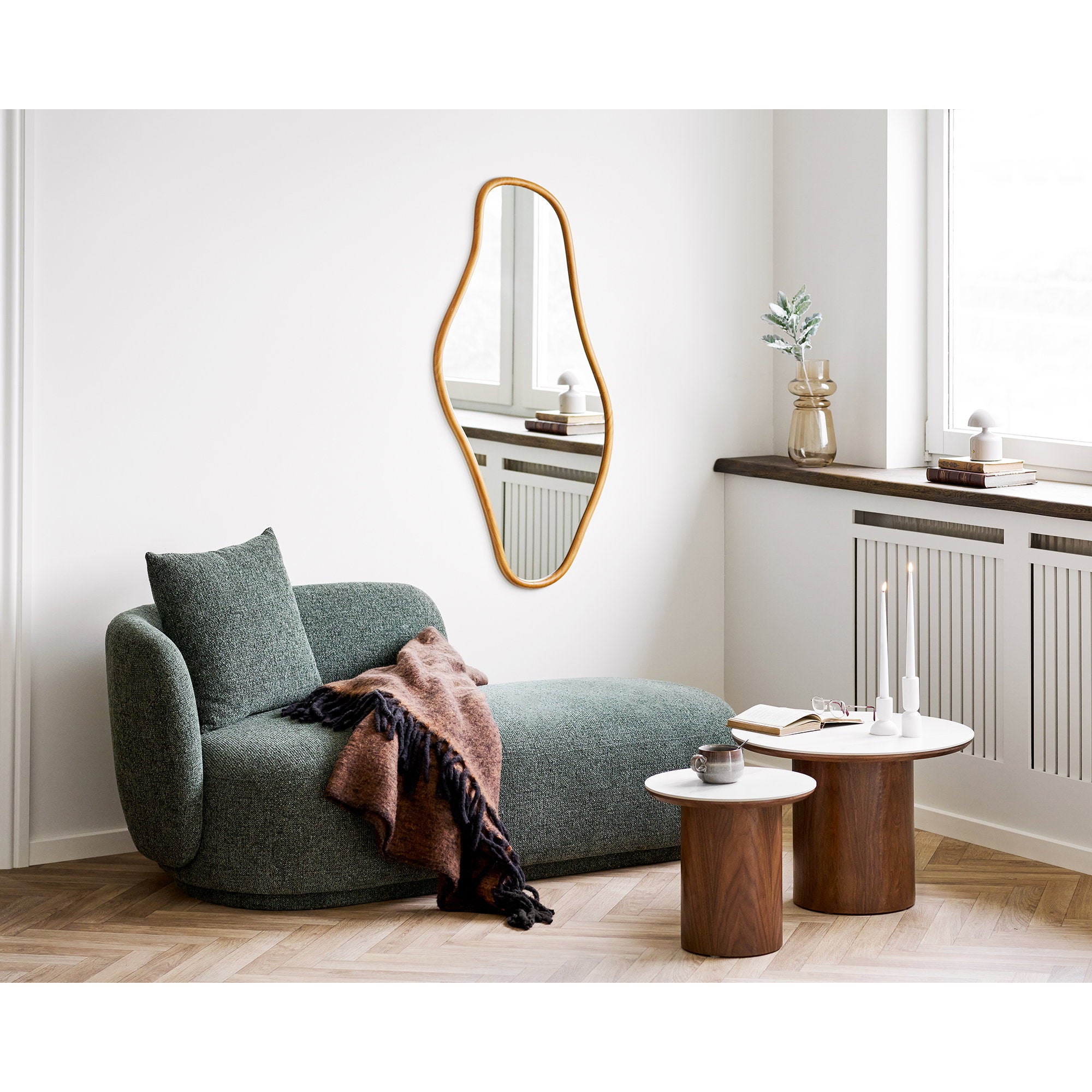 Noli Side Table – White / Dark brown