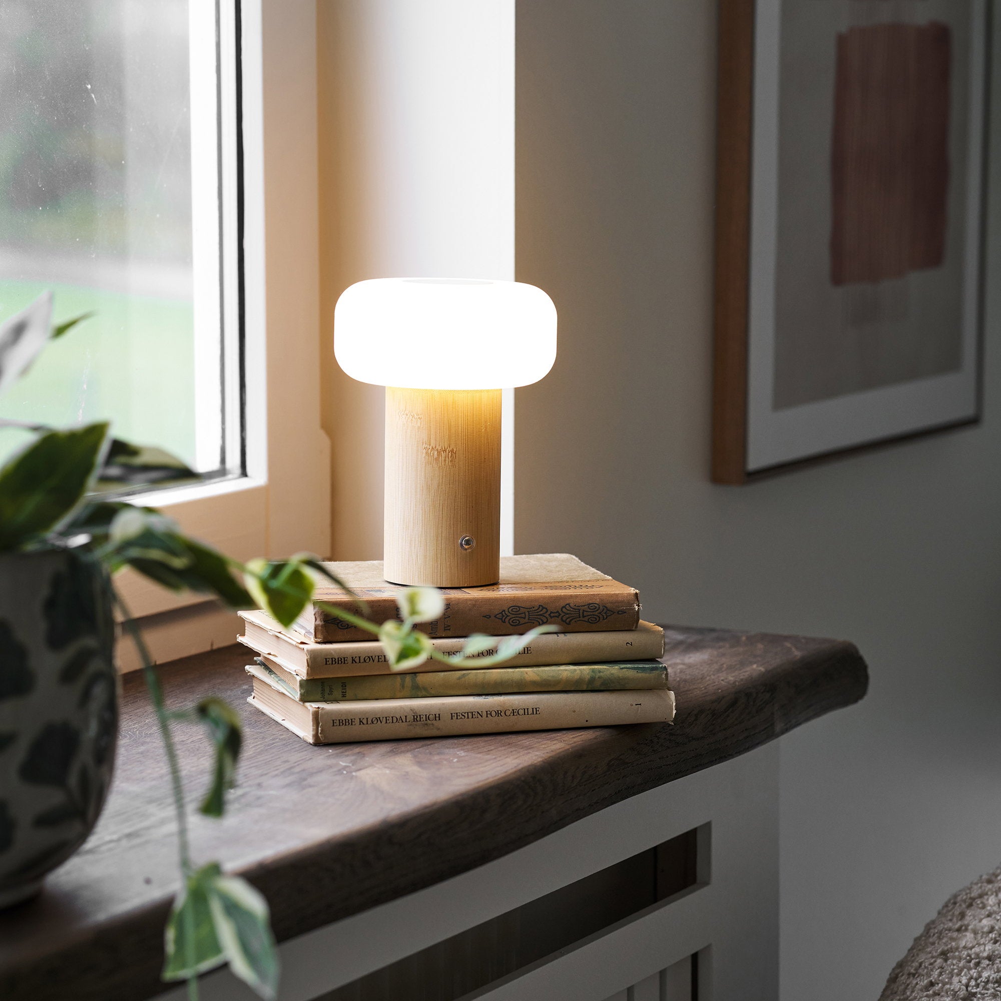 Stafford Table Lamp – Natural / White