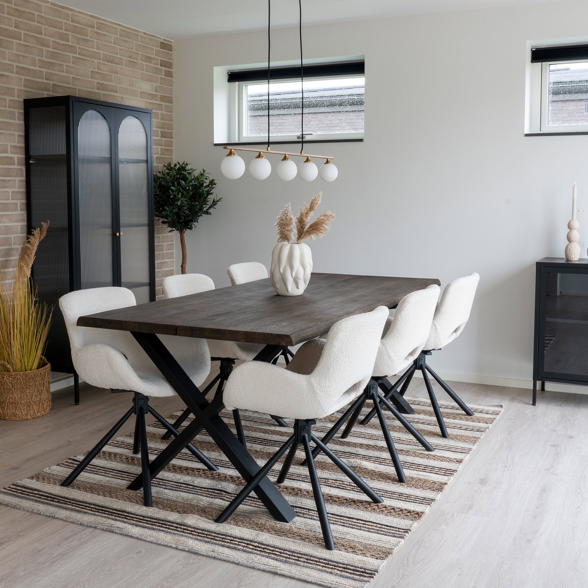 Toulon and Amorim Dining Set – Oak – Nature / Off-white