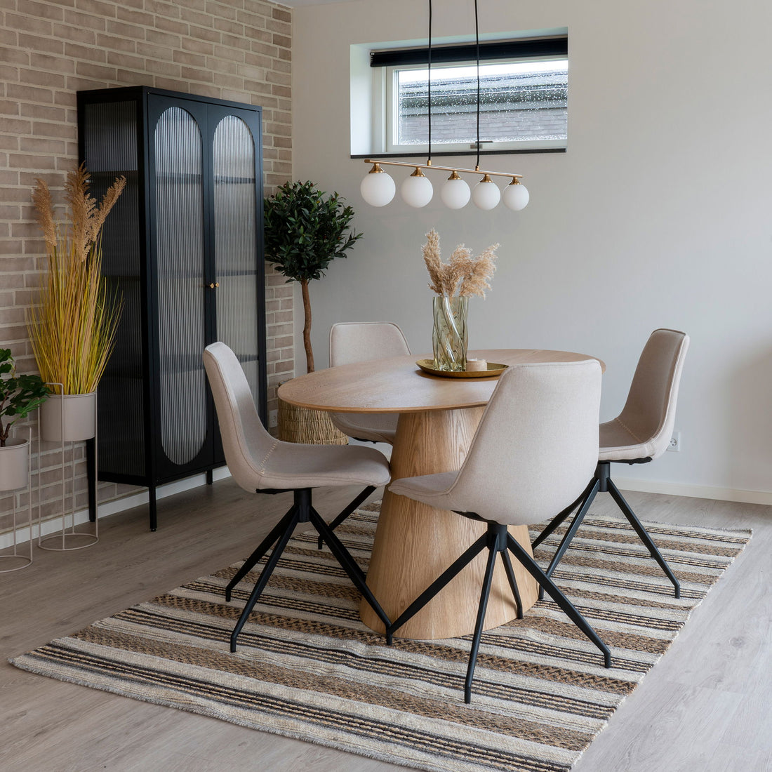 Bolton and Monaco Dining Set