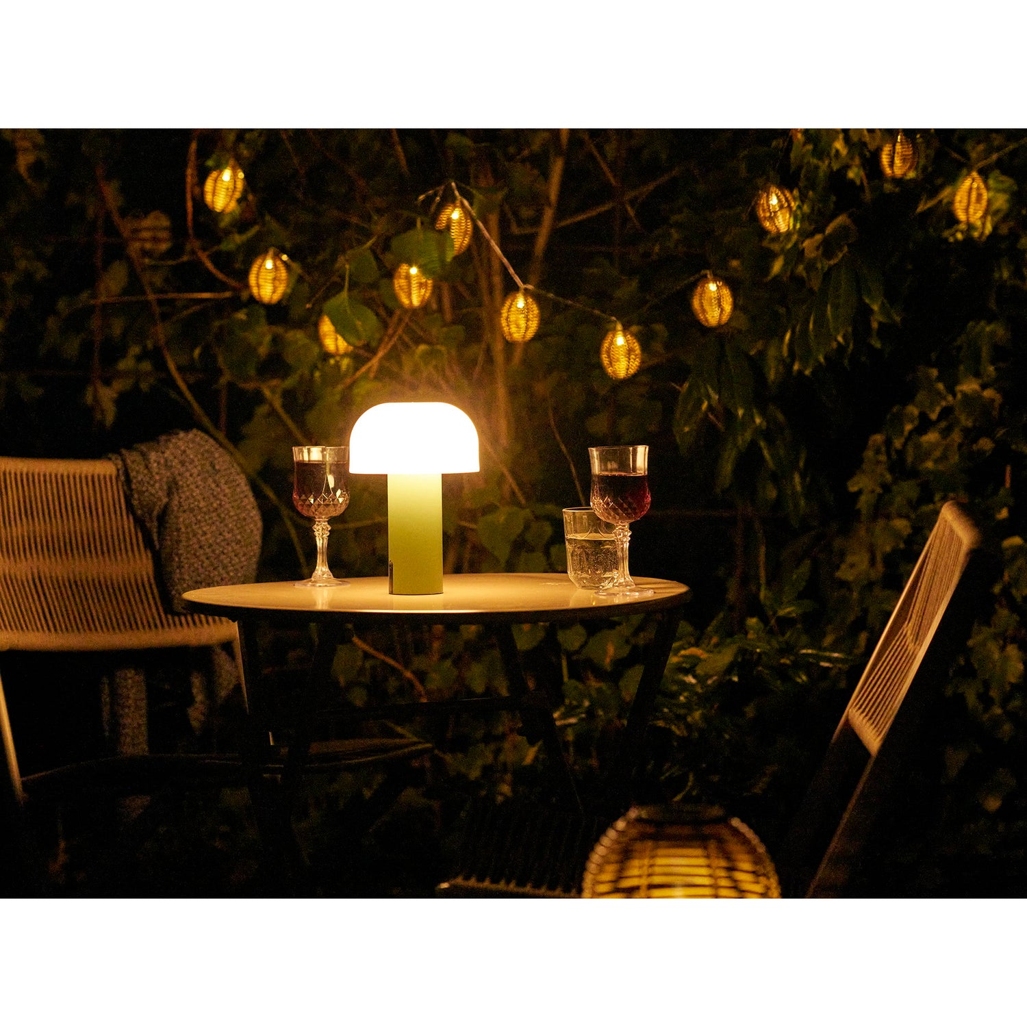 Soham LED Lamp – White / Green